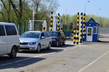 Закарпаття. Великодні свята на кордоні — це жахливі черги, з яких немає виходу!