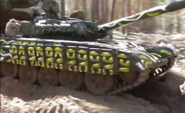 128-ма бригада із Закарпаття перетворила танк на оригінальну писанку