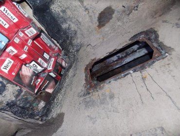Закарпаття. На кордоні у легковику українця знайшли тайник із цигарками