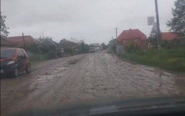 Водії Закарпаття обурені станом дороги між Хустом і Мукачево