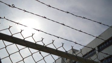 Мешканця Закарпаття засудили на 4 роки ув’язнення за хабар слідчому на Житомирщині