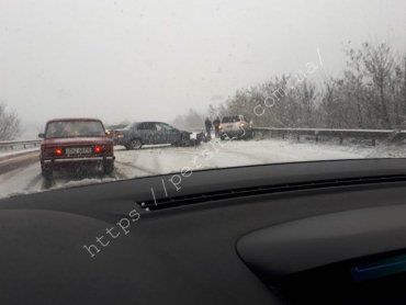 Возле Ужгорода утром произошло ДТП из-за снега 