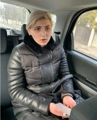 В Ужгороді всім відома злодійка знову обікрала жінку в маршрутці