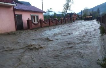 Водний "Армагеддон" на Прикарпатті: населення евакуйоване