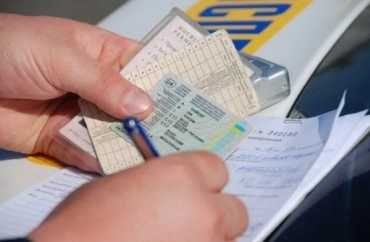 Водійські права автовласникам-українцям видаватимуть за новими правилами
