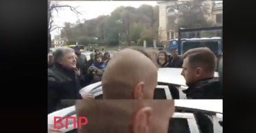 У Києві водій автівки з "шашечками" категорично відмовився підвезти Петра Порошенка
