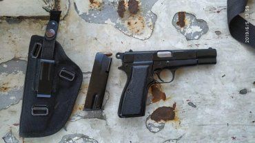 У пункті пропуску "Ужгород" у поляка знайшли пістолет «Browning» 1943 року випуску