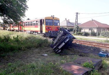 Закарпаття. В сусідіній Угорщині потяг зіткнувся з легковиком