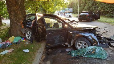 Cтрашна дорожня аварія в столиці Закарпаття — водій у реанімації