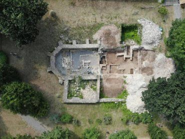 В Ужгородіському замку на розкопках знайцшли цікаві артефакти