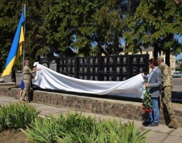 У столиці Закарпаття відкрили Монумент пам’яті 52-м загиблим воїнам-захисникам