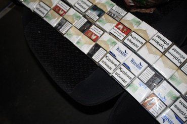 У мікрику на єврономерах на кордоні Закарпаття з Угорщиною знайшли тютюнову контрабанду