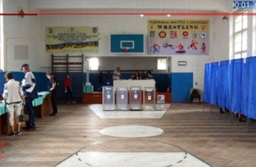 Закарпаття. Окремі виборчі дільниці 73-го округу розпочали день виборів без світла