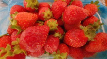 На ринках в Ужгороді з’явилася літня полуниця: ціна вражає — 120 гривень за кіло!