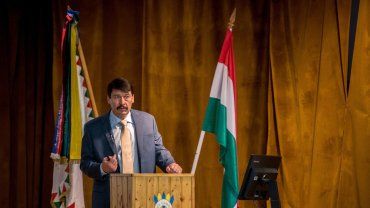 Угорці Закарпаття мають повне право баловтуватися на виборні посади в сусідній Угорщині