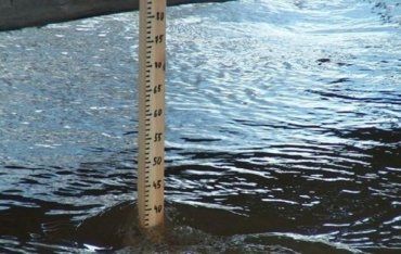 Мешканців Закарпаття попередили стрімкий підйом води у річках у суботу-неділю 