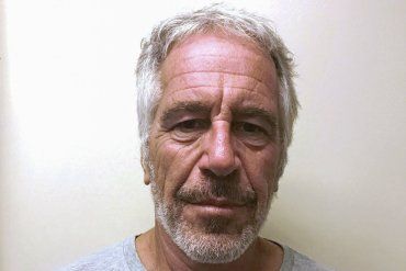Американського мільярдера Джеффрі Епштейна, звинуваченого у педофілії, знайшли у камері мертвим