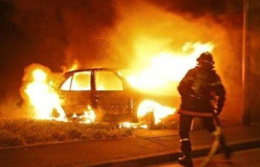 Надзвичайники Закарпаття загасили автівку, що спалахнула зранку в Мукачево