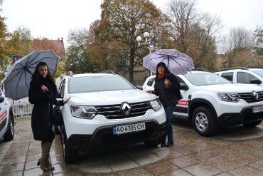 Очільник Закарпаття: Медиків у "глибинку" Берегівщини відтепер доставлятимуть новенькі автівки