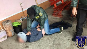 У Мукачево на спробі підкупити "товариша по зброї" затримали "зеленого кашкета"