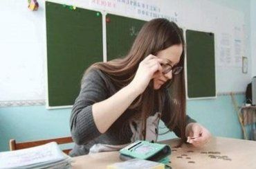 Українські вчителі, мовляв, "у маслі купаються", а тому зарплати їм потрібно урізати