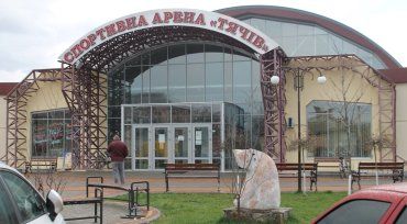 Голова Закарпатської ОДА оглянув у Тячеві нову спортивну арену на школу, яка реконструюють