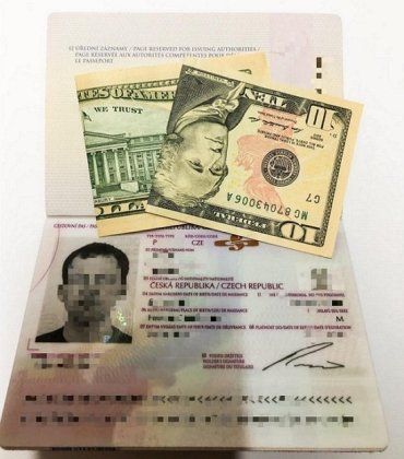 На Закарпатті прикордоннику іноземець запропонував валютний хабар — українець відмовився