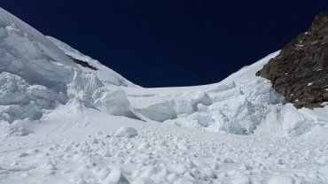 Надзвичайники попереджають про снігові лавини у горах Закарпаття