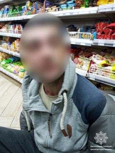 Патрульні затримали в Ужгороді людину, яка розрахувалася у магазині гривневою підробкою номіналом у півтисячі гривень