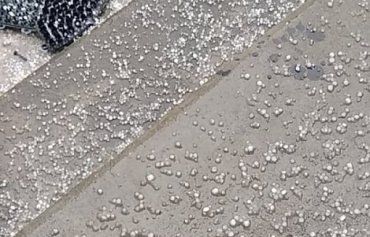 Дощ із градом у лютому добряче ошелешив "по голові" мешканців Закарпаття