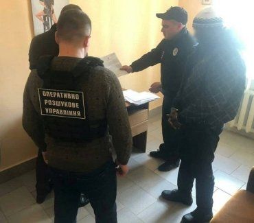 Темношкірого організатора каналу переправки нелегалів через Закарпаття до Євросоюзу затримали в Києві
