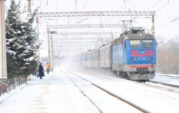 Потяги у напрямку Закарпаття з Києва та Львова "застопорили" хід через буревій зі снігопадами