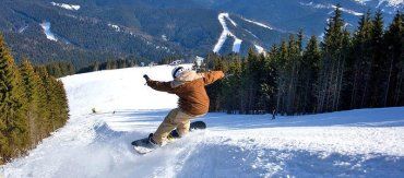 Людина на сноуборді загинула в горах Закарпаття