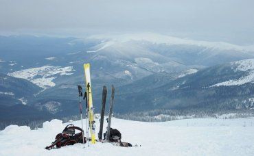 У горах Закарпаття сезон катання на лижах ще не завершився — сніжно і морозно