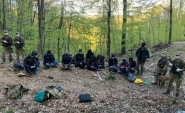 Дюжину иностранцев без документов поймали стражи границ в Закарпатье