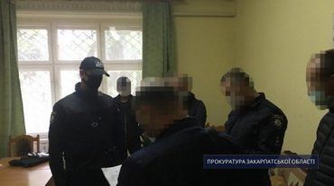 Шестеро "паливно-мастильних" поліцейських Закарпаття постануть перед судом