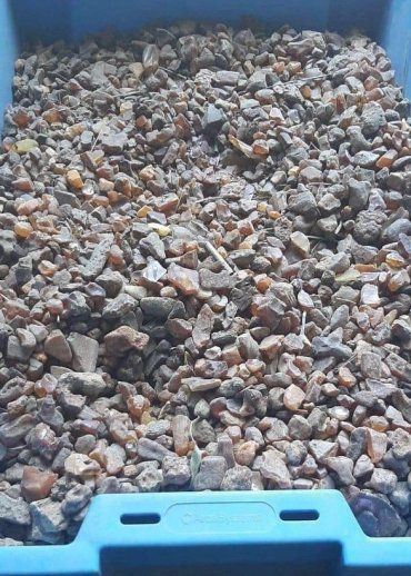 Купу готового до переправки за кордон напівдорогоцінного каменю знайшли на одному зі складів Закарпаття