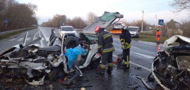 Автомобилю оторвало крышу: Двое человек из Закарпатья умерли в ужасающем ДТП 