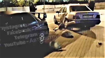 Звездное ДТП в Киеве: Volkswagen с известным актером врезался в припаркованные авто 
