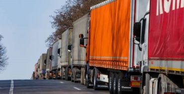  На въезд в Украину из Словакии и Венгрии растянулись нехилые очереди грузовиков