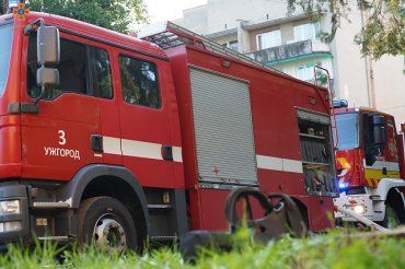 В Ужгороде горел магазин мебели: тушили 6 пожарных расчетов