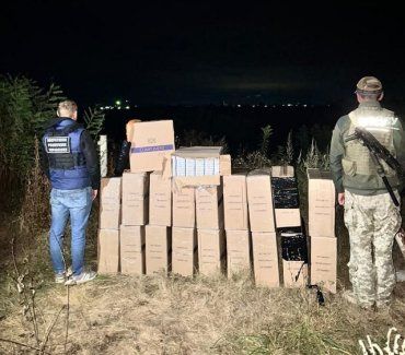  Почти 20 ящиков сигарет "потеряли" при побеге контрабандисты в Закарпатье 
