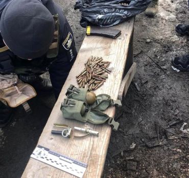 В Закарпатье прямо на блокпосте обнаружили авто с боеприпасами 
