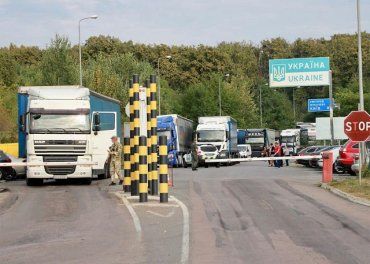 Более 10 км: В Закарпатье на двух КПП гигантские очереди из грузовиков