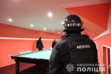 В Закарпатье правоохранители пришли с "визитом" в дома людей, которые участвовали в кровавой драке 