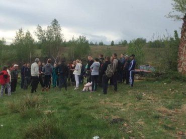 В Закарпатье спасатели вместе с людьми ищут бедолагу, пропавшего еще 26 апреля 