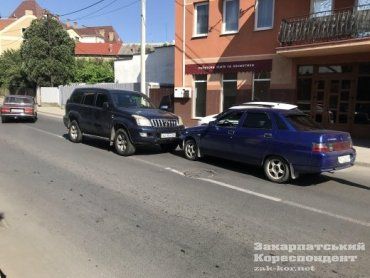 В Закарпатье внедорожник "Toyota" не поделил дорогу с "ВАЗ"
