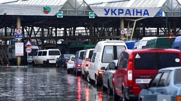 Границу с Венгрией в Закарпатье штурмуют больше сотни водителей 