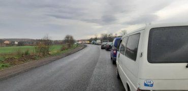 На выезде из Мукачево образовались огромнейшие пробки 