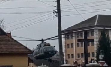 В Закарпатье очевидцы сняли на видео взлёт вертолёта недалеко от центра города 